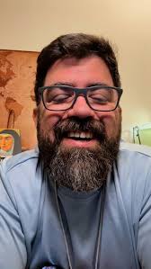 Era santo de calça jeans que você queria?