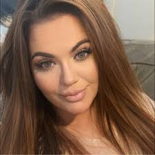 Mrs. North Continent Curve' 2025