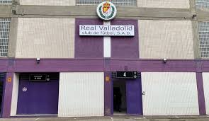 The city has an older core with some interesting buildings. Zu Besuch Bei Real Valladolid Wenn Ronaldo Auf Wein Und Jungfrauen Trifft