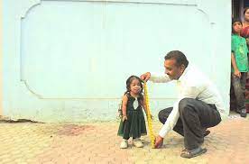 Record viventi il record di donna vivente con più figli appartiene invece a leontina albina che a 90 anni, con 55 eredi a carico, è la donna più prolifica del mondo attualmente in circolazione. Vi Presento La Donna Piu Piccola Del Mondo Giornalettismo