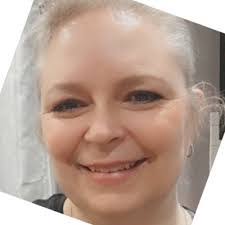 Dori Gilbert's Instagram, Twitter & Facebook