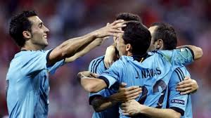 España quiere estar entre los ocho mejores y volver a alcanzar la que fue por momentos una 'barrera' histórica. Eurocopa 2012 Italia Y Espana Se Clasifican Para Cuartos De Final