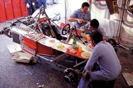 Scuderia Ferrari Lunch Break 1975 Nothing Like A Tasty Meal And A Good Wine Between Fellas After A Morning Of Hard Work In 2020 Grand Prix Cars Ferrari F1 Race Cars