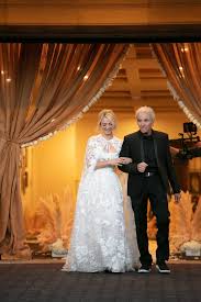 Jun 30, 2021 · kaley cuoco celebrates 3rd wedding anniversary with karl cook kaley cuoco celebrated the third anniversary of her marriage to karl cook with a happy photo on instagram. Kaley Cuoco Wedding Kaley Karl Wedding 100 Layer Cake