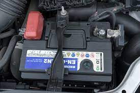 冬より怖い 夏に自動車のバッテリーが上がる 原因や対策は カメラ 旅ブログ 自動車 オルタネーター 自動車工学