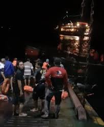 Video tenggelamnya kapal fery penyeberangan di pelabuhan gilimanuk hari ini. 6lq2vxfjtmogzm
