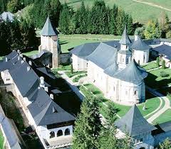 Mănăstirea putna este cel mai important lăcaş de cult ridicat de domnitorul moldovean ştefan cel mare. Pensiunea Musatinii Putna Bucovina