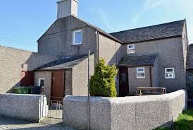 Tanpencefn Mawr 2 Bedroom Pet Friendly Holiday Cottage In Ll61 6tj Sleeps 4 People With Parking A Cot A Garden Perfect In 2020 Cottage Farm Cottage Vacation Home