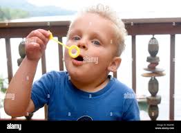 Cute 3 year old boy -Fotos und -Bildmaterial in hoher Auflösung