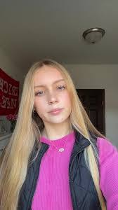 Stella Waller's Instagram, Twitter & Facebook