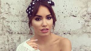 Comenzó a actuar de niña en diversas producciones de cris morena, como rincón de luz, floricienta y chiquititas sin fin. Lali Esposito Y Una Foto Que Alarmo A Muchos Da La Nota
