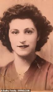 Emotional moment couple aged 93 and 91 married for 70 years are reunited in  care home