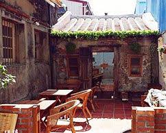 踏老街 探訪古香 紅磚屋咖啡館 舊烘爐 outdoor decor decor places