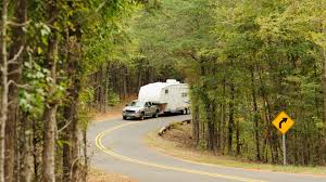 Will this hitch work with a 2013 f250 xlt 4wd cc long bed? B W Companion Fifth Wheel Hitch Review Getaway Couple