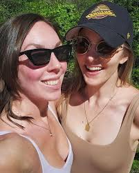 Laura Kell's Instagram, Twitter & Facebook