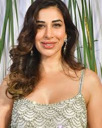 Najma Sheikh's Instagram, Twitter & Facebook