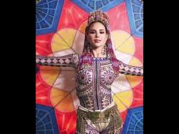 Despite a wardrobe malfunction, catriona gray represented luzon, visayas, and mindanao through a stunning national costume! Photo Luzviminda Catriona Gray National Costume Miss Un Miss Universe 2018 Shotoe