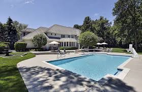 Alan obtained his real estate salespersons license in florida and he began working with clients helping them buy, sell and manage properties. Righthouse Realty Orlando Real Estate Agent Houses Condos And Homes