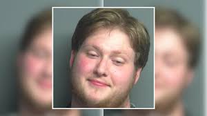 Director de una secundaria en Hardin, Texas, es acusado de poseer  pornografía infantil