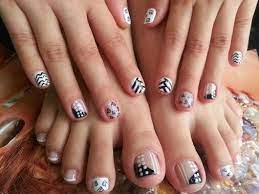 Profesionales en el cuidado de unas, te llevan el servicio a domicilio de manicure, diseño de unas , tratamientos de endurecimiento y cuidado para tus manos. Disenos En Manos Y Pies Disenosde Unas Manos Y Pies Unas Pintadas