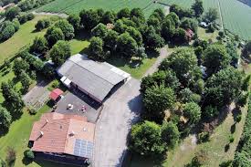 Marqué au nord par la vallée de la dordogne et traversé au sud par la vallée du lot et du célé, le camping de la ferme des campagnes à rocamadour se situe dans une région exceptionnelle.aux attributs de cette région de charme s'ajoute l'ambiance calme et reposante de votre camping familial. Camping A La Ferme Chez Cazou On The Farm In Messanges Guide Des Landes