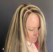 Hairstylist for short hair with consultation