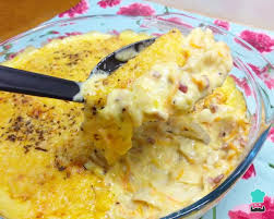 Se preferir pode substituir por batatas fritas congeladas em vez das batatas frescas, cuja preparação sugerimos nesta receita. Receitas Saborosas Receitas De Bacalhau Cremoso Com Batatas