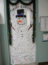 Frosty the snowman was a jolly happy soul, with a corncob pipe and a button nose and two eyes made out of coal. Beauty Holiday Door Decorating Ideas Givdo Home Ideas Door Decoration Ideas For Children