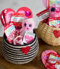 Choose the size of valentine basket you want to make and download the pattern. Bubby And Bean Living Creatively Diy Kids Valentine S Day Baskets Handmade Valentine S Cards