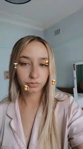 Molly Potts (@holllyymolly)