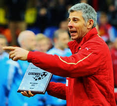 Dans le message qu'il a formulé à l'endroit de l'ancien capitaine de la juventus de turin et de l'équipe nationale d'italie, kylian mbappé a traité de façon amusante le célèbre gardien italien de »papy ». Francesco Toldo Wikipedia