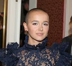 Monika brodka (born 7 february 1987) is the winner of the third season of idol, the polish variant on pop idol. Monika Brodka Tata Dilera Wokalistka Przerobila Kultowy Kawalek Knz Video Eskarock Pl