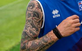 Хотя спортивные тату появились не так давно, они уже успели получить всеобщее признание не только среди профессиональных спортсменов, но и среди преданных фанатов. Sankt Peterburg Tatuirovki Futbolistov Ukrashayut Chempionat Mira Samye Yarkie Foto Bezformata