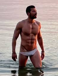 Michele Morrone e Simone Susinna si baciano: scena HOT di Altri 365 Giorni,  video e foto - BitchyX