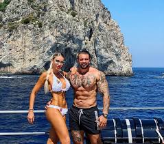 Get in touch with bianca drăgușanu (@biancadragus) — 15 answers, 177 likes. Bianca Dragusanu Si Alex Bodi X Unica Ro