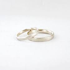 Da jedes paar und jede hochzeit einzigartig und individuell. Eheringe Weissgold Matt Mit Struktur By Letizia Plankensteiner Eheringe Letizia Matt Mit Plankensteine Eheringe Weissgold Goldhochzeitsringe Ehering Matt