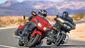 Look Battle Harley Davidson Cvo Road Glide Vs Honda Gold Wing F6b Deluxe Comparison Review Youtube