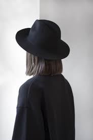 Pin By Lylysouris Creative On Je Me Fais Belle En Hiver Minimal Fashion Fashion Style