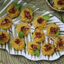 400 gm atau 2 cawan beras pulut putih (direndam selama 3 jam) 2 cawan santan cair (sama dengan sukatan pulut) 1 sudu teh. Resepi Kuih Koci Terengganu