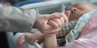 Dấu hiệu người thân sắp qua đời: Nếu bạn thấy 5 dấu hiệu này, hãy nắm lấy cơ hội cuối cùng để nói lời tạm biệt