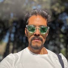 En el Teletón de 1997 Lucero deseaba tener un hijo y pedía un mundo justo y  libre para todos. En 2004 condujo estando embarazada de Lucerito, y este  2024 en ese mismo