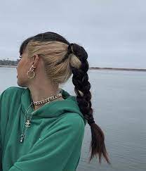 Streetwear En 2020 Cheveux Teints Cheveux Bicolores Idee Couleur Cheveux
