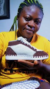 Francisca, my sister-in-law, made this crocheted sneaker especially for me,  I still don't know how to thank her, it's perfect crochet shoes >  https://cutt.ly/iwPjW7ZQ