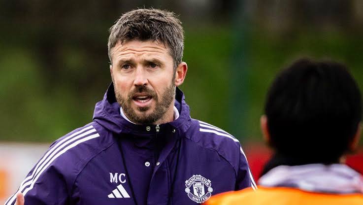Michael Carrick é técnico do Manchester United