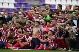 Das ist der offizielle song zur europameisterschaft nach angaben der uefa befasst sich we are the people mit den globalen herausforderungen und versucht, eine gemeinsame antwort darauf. Atletico Madrid Und Carrasco Zum 11 Mal Landesmeister Real Madrid Mit Courtois Und Hazard Ohne Titel Video Ostbelgien Direkt