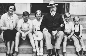 Principesa ana a avut trei fraţi, principii jacques (iun. Principele Michel De Bourbon Parma In Memoriam Familia RegalÄ A Romaniei Royal Family Of Romania