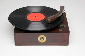 Un espace dédié aux phonographes, gramophones, electrophone et à l'histoire de l'enregistrement. Finding The Value Of Antique Record Players Thriftyfun