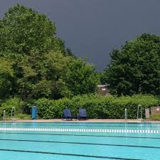 Pool Life In Dusseldorf Hilde Brand Training Vorm Weltuntergang Schwimmbader Pool Welt