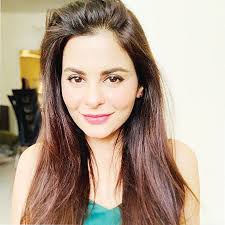 CATCHING UP WITH Vasia Fatima