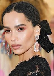 Sometimes they're just about staying cool. How To Style Zoe Kravitz Braids 5 Classy Styles